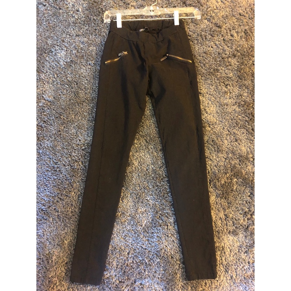 Black skinny pants with fake zipper pockets